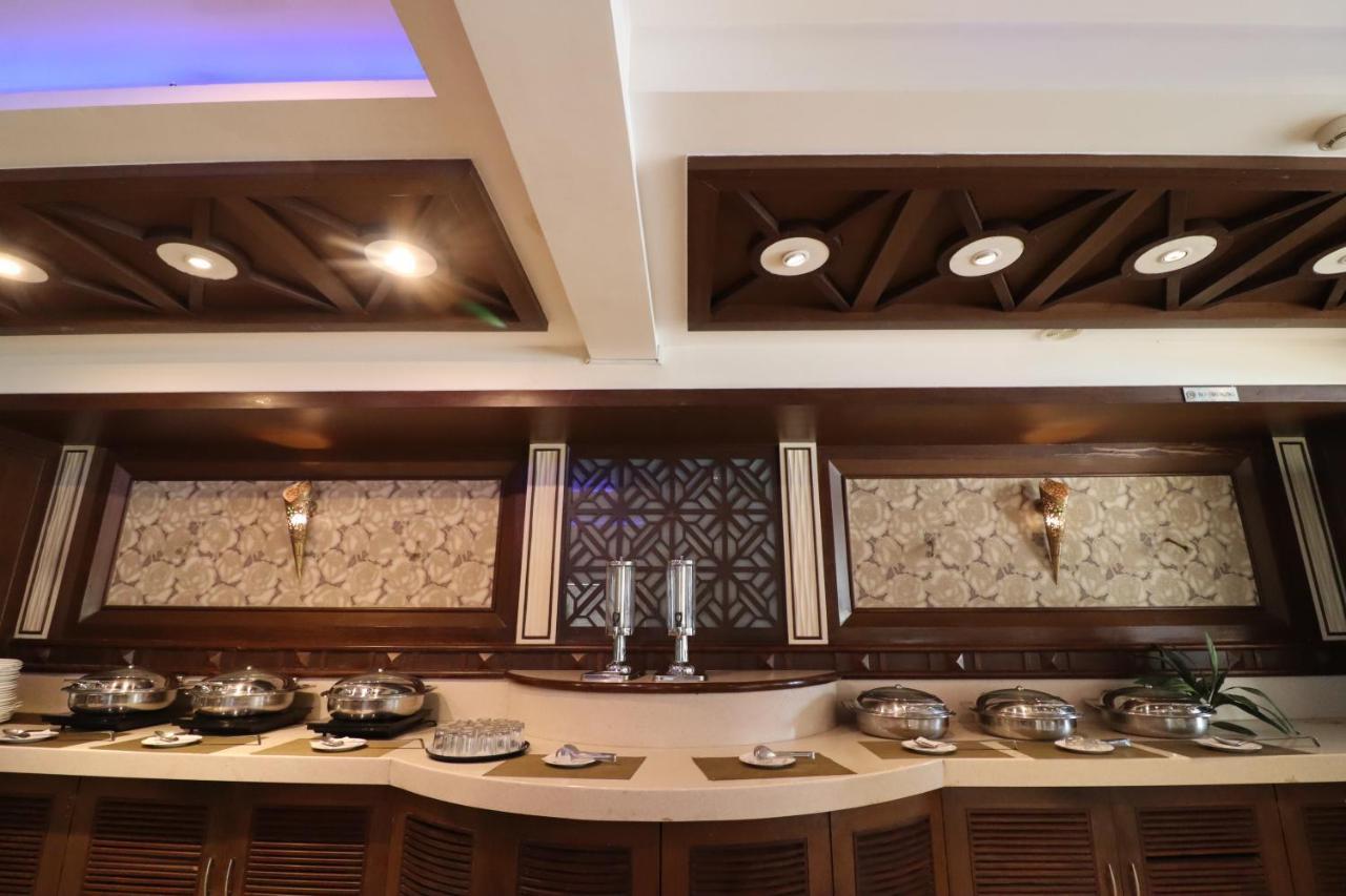 Crestmont Ashapurna Jaipur, Banipark Hotell Exteriör bild