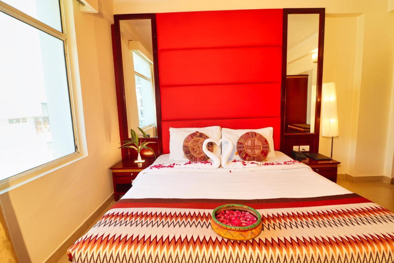 Crestmont Ashapurna Jaipur, Banipark Hotell Exteriör bild