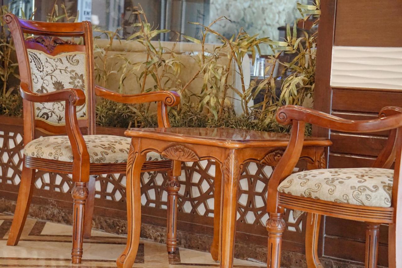 Crestmont Ashapurna Jaipur, Banipark Hotell Exteriör bild