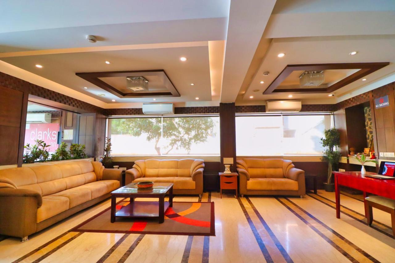 Crestmont Ashapurna Jaipur, Banipark Hotell Exteriör bild