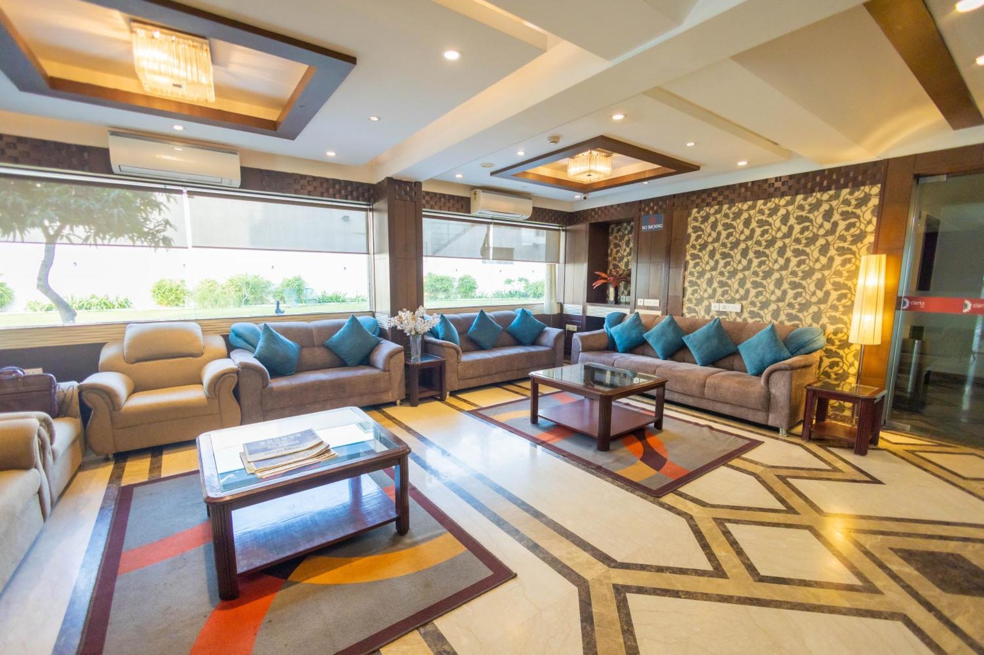 Crestmont Ashapurna Jaipur, Banipark Hotell Exteriör bild