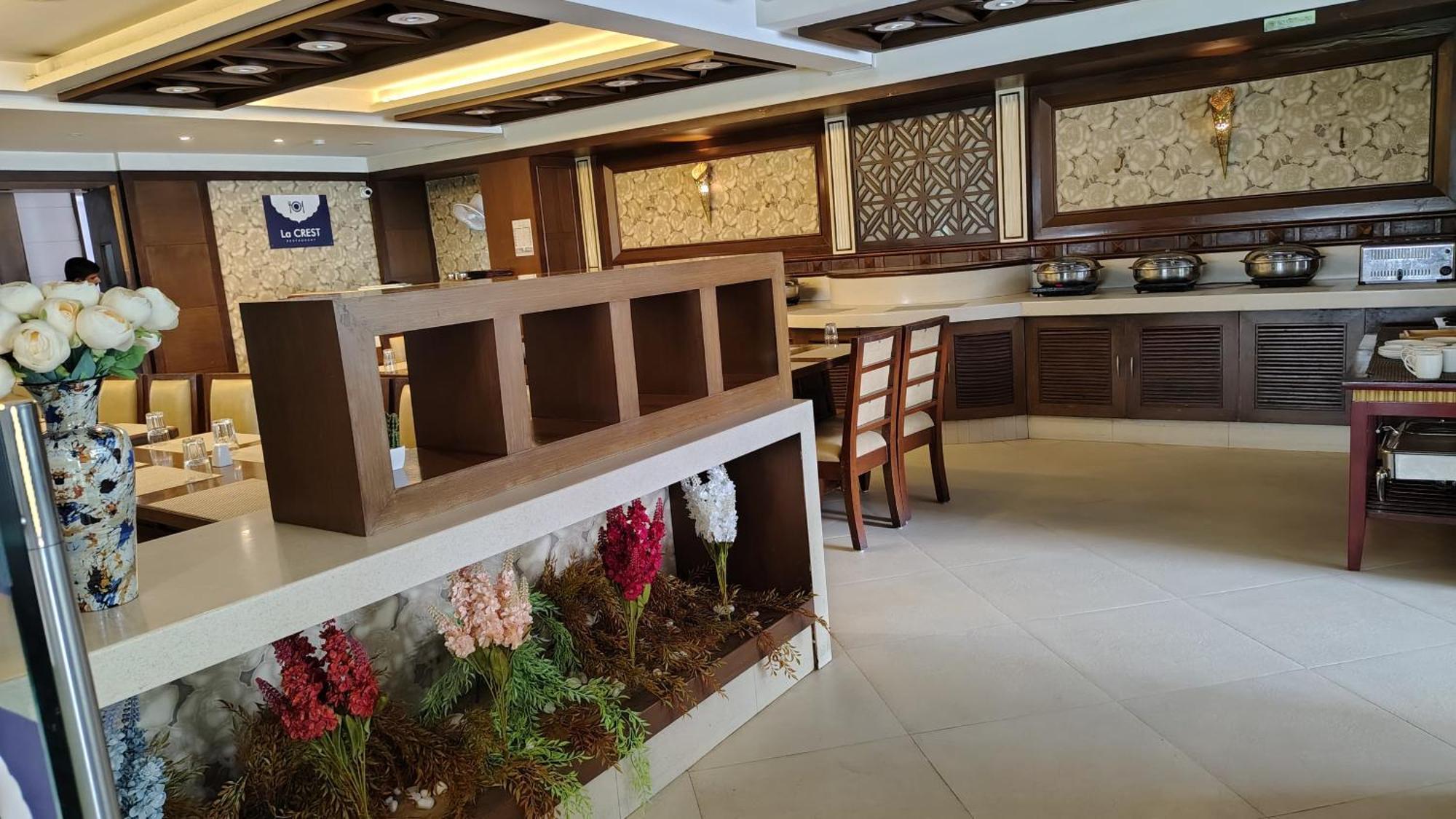 Crestmont Ashapurna Jaipur, Banipark Hotell Exteriör bild