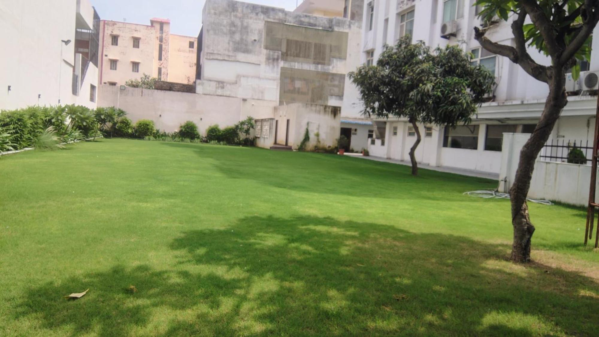 Crestmont Ashapurna Jaipur, Banipark Hotell Exteriör bild
